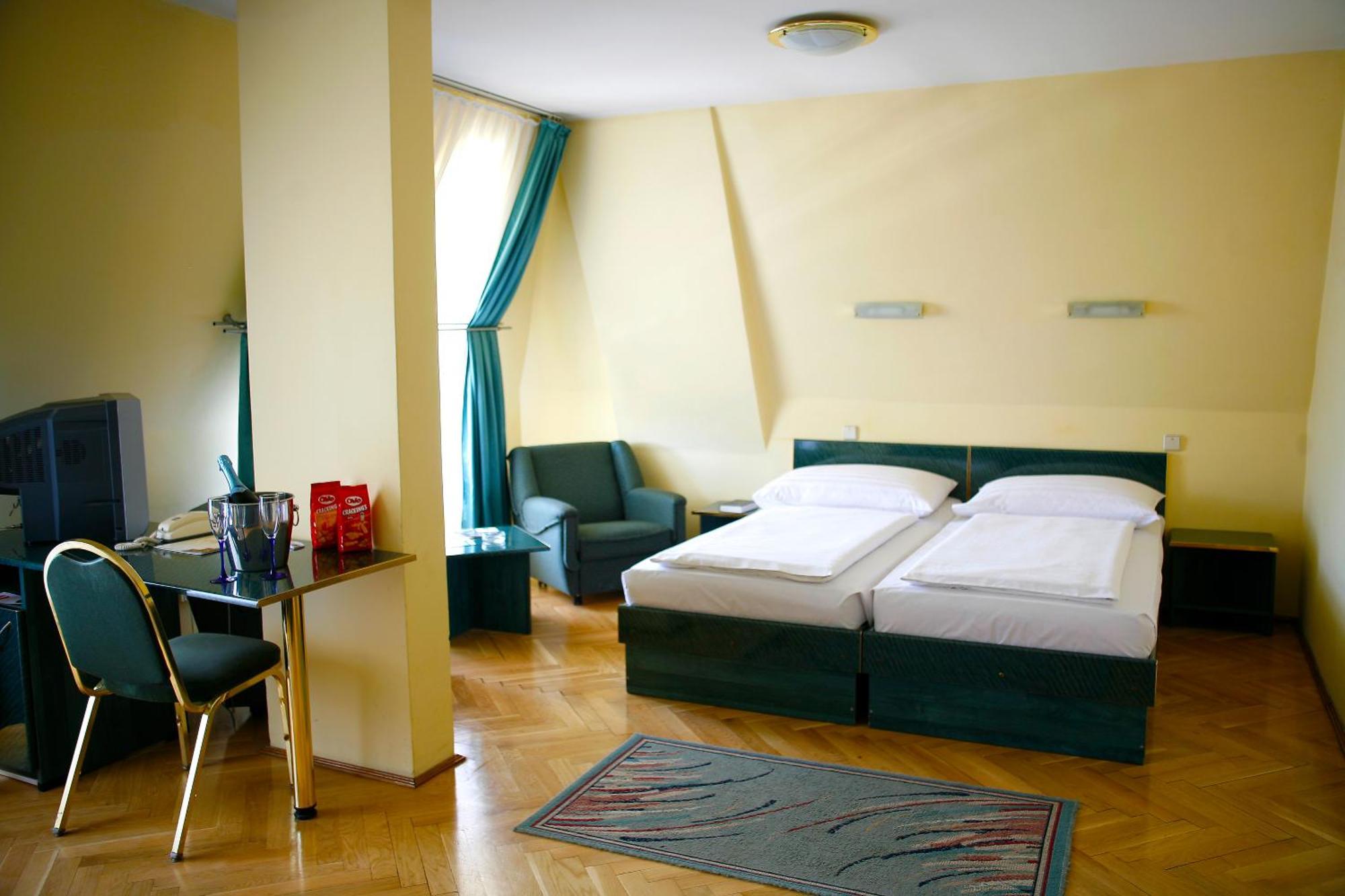 Hotel Bara Будапешт Екстер'єр фото